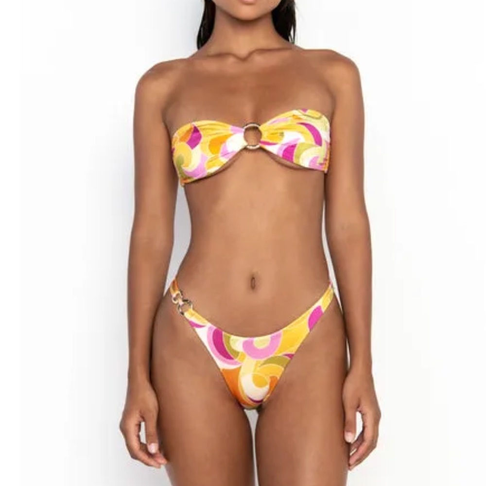 Cece Allegria Bandeau top XS
Gigi Allegria Bikini Bottom XS